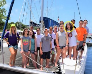 HULLY-GULLY-BOAT-PHOTO-w-circle-424x339